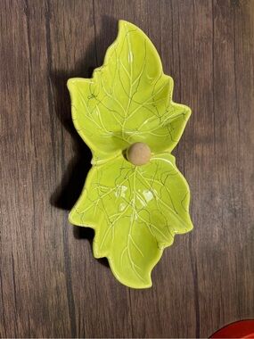 Mid-Century Modern Vintage Leaf-Shaped Ceramic Trinket Dish in Bright Lime Green